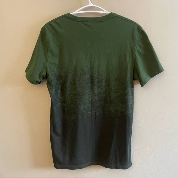 GUESS Green & Black Ombré Graphic V-Neck Cotton Tee - Size Small - Picture 8 of 11